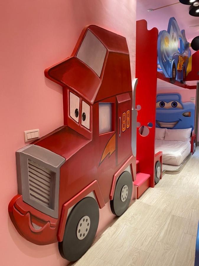 Fun Holiday Family Hostel 타이난 외부 사진
