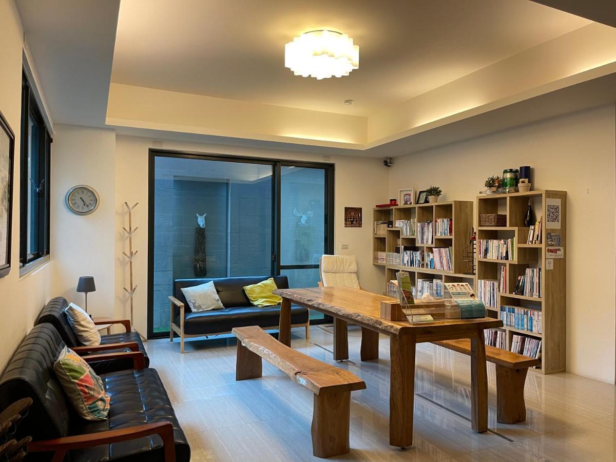 Fun Holiday Family Hostel 타이난 외부 사진