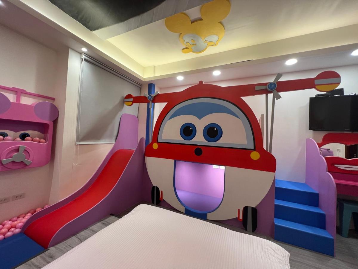 Fun Holiday Family Hostel 타이난 외부 사진