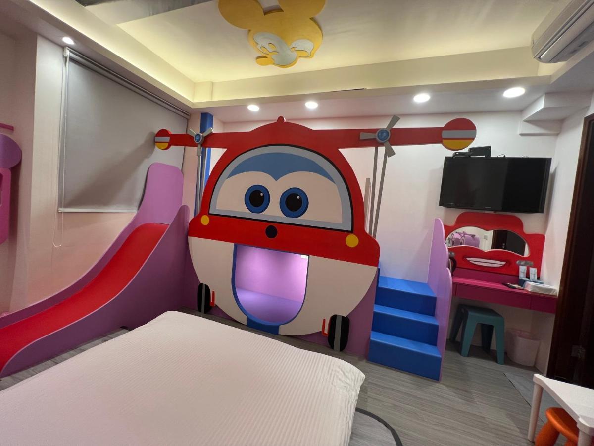 Fun Holiday Family Hostel 타이난 외부 사진