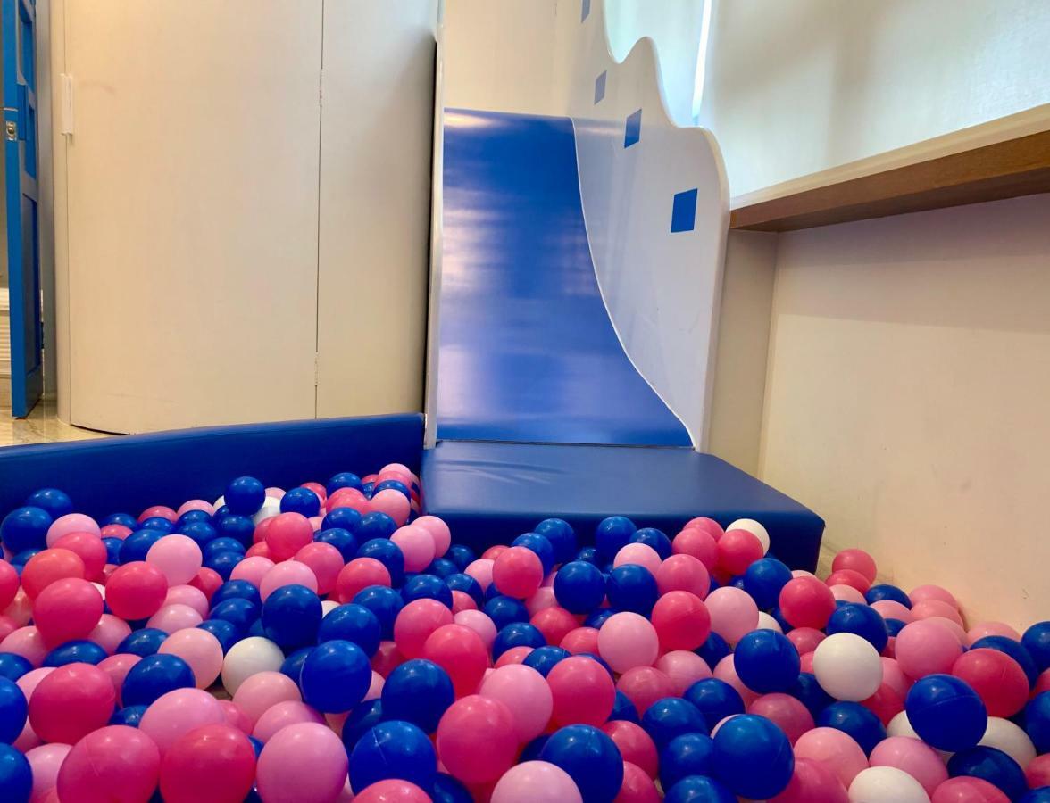 Fun Holiday Family Hostel 타이난 외부 사진